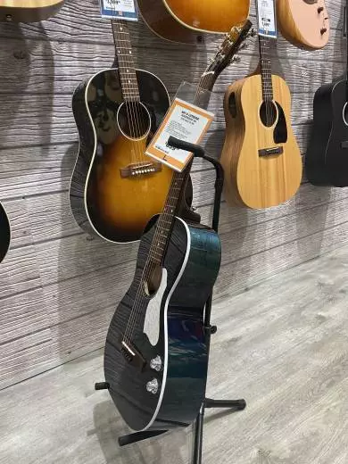 Art & Lutherie Roadhouse HG Indigo Burst 2